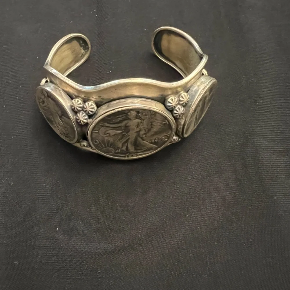 cuff bracelet - Picture 2 of 3